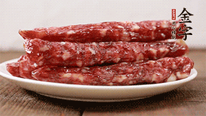 金字香腸切小段備用。