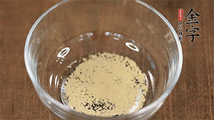 純牛奶溶解稀釋酵母。