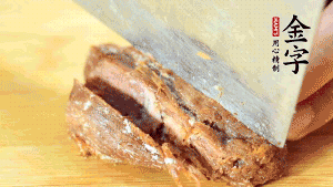 金字鹵牛肉切成小粒。