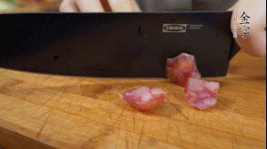 【餡料】3.金字土香腸、香菇切小丁。