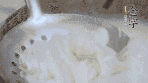 米粉煮熟過涼水備用。