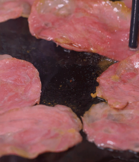 金字淡火腿用黃油/橄欖油煎熟。