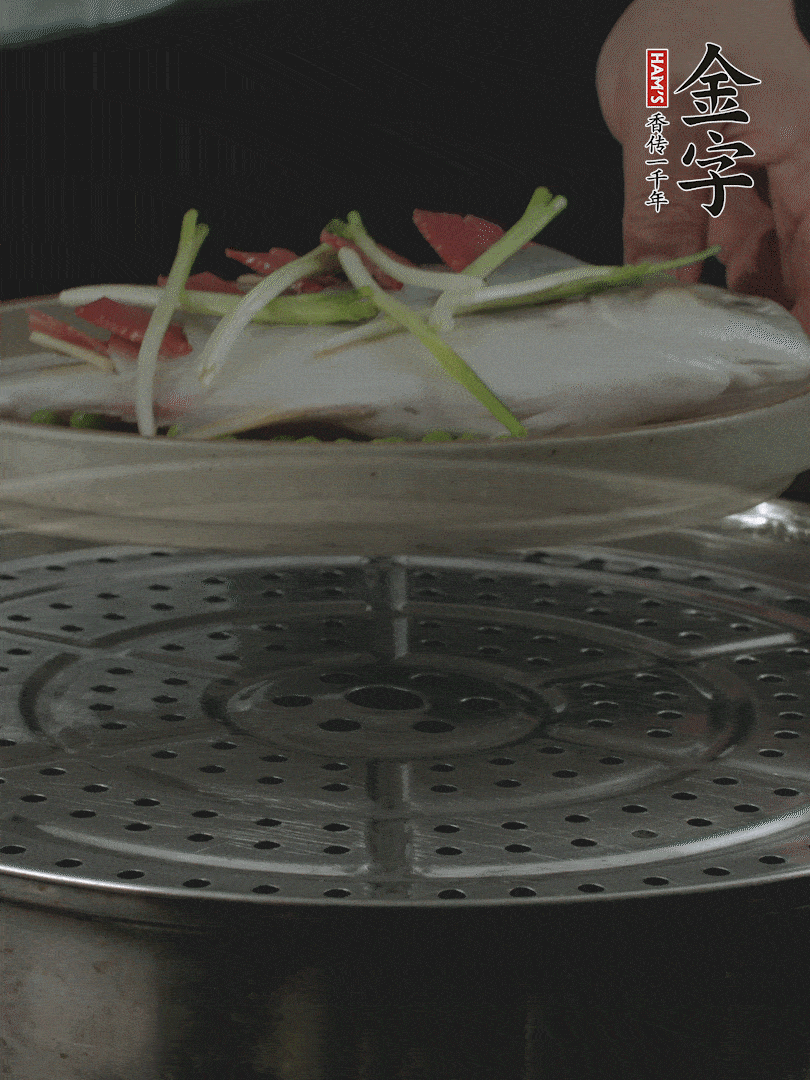 水開(kāi)后，大火上鍋蒸8～10分鐘。