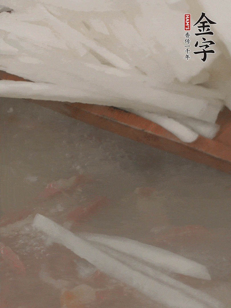 放蘿卜絲，燉5分鐘。