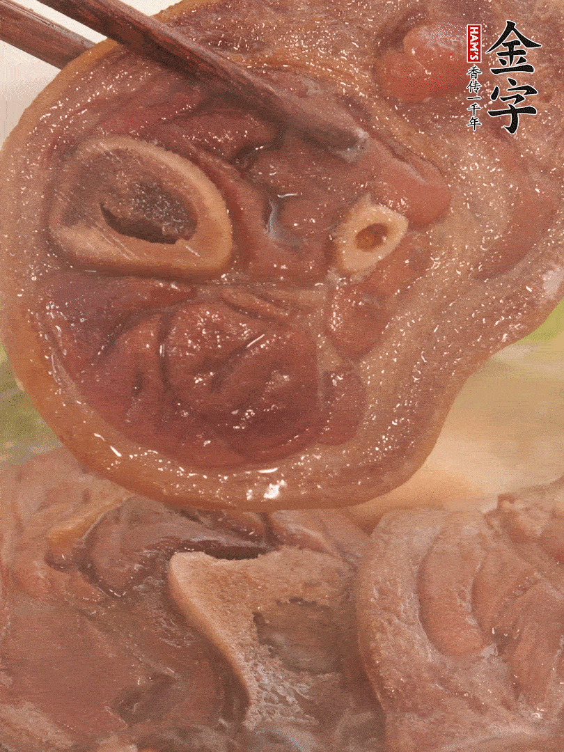 大火燒開后，調(diào)成小火燜煮30分鐘，煮至蓮藕軟糯。