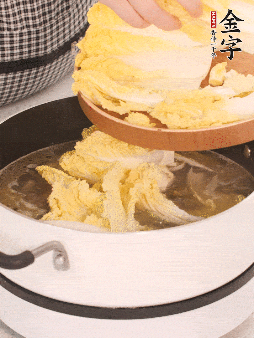 放入娃娃菜、金針菇再燉煮5分鐘。