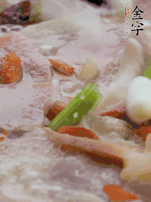 最后下枸杞、蒜白。