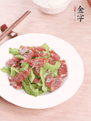 一小撮糖調(diào)味。