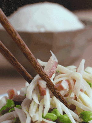 加一點(diǎn)清水炒至斷生。