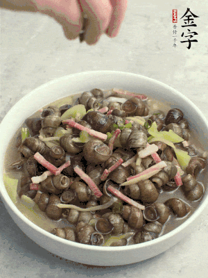 出鍋，撒點蔥花。