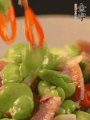 加清水略微煮2分鐘即可出鍋。