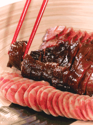 香腸、醬肉適合切片、醬鴨適合切塊。