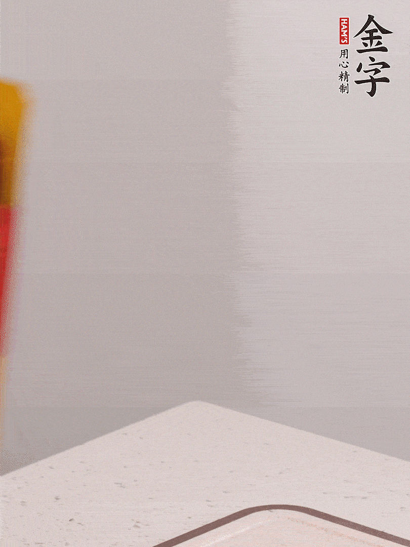 金字火腿切片，溫水浸泡5分鐘，將牛腩放鍋中，倒入比食材多2倍的清水，加姜焯水