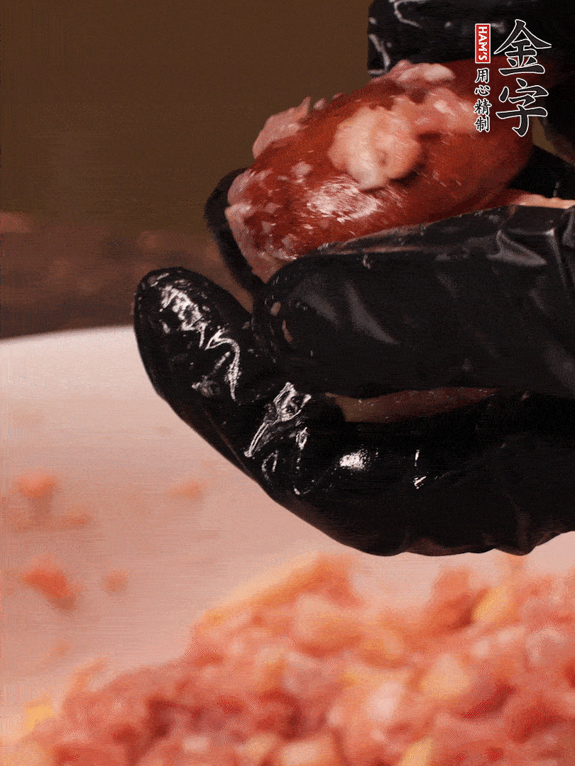 攪拌上勁，15g食用油，再攪拌一下，分成30g小圓球，冰凍1小時