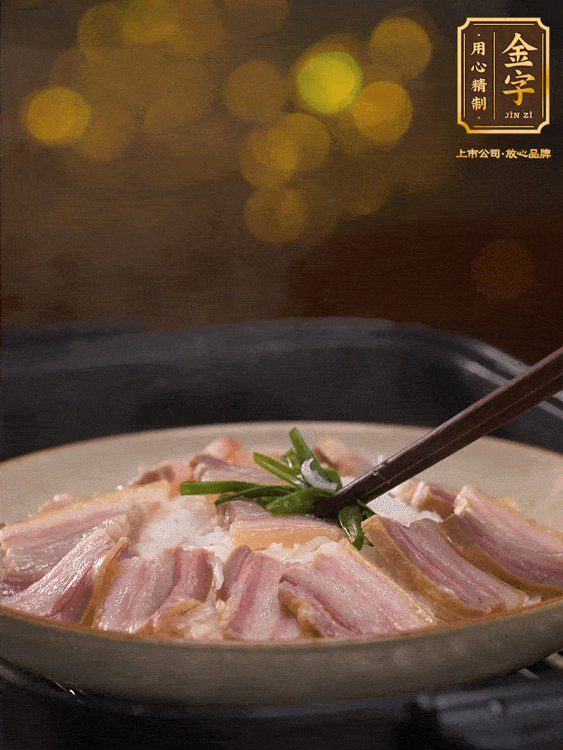 二十分鐘后關火，去除頂部的蔥段，最后撒上少許的蔥末，就完成了