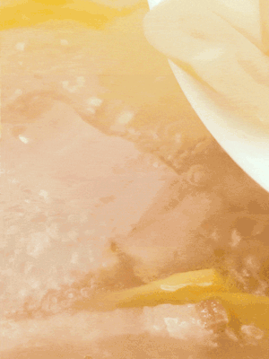 金字咸肉、火腿、春筍 通通放入鍋中小煮30分鐘