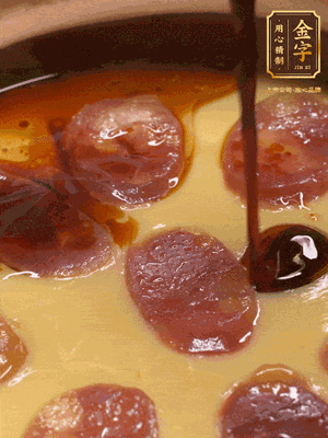 再撒上蔥花，生抽，芝麻油