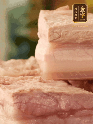 改刀切成立方塊，棉繩綁緊