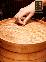 麻辣香腸蒸10分鐘，切成片，蒜苗切斜段，姜蒜干辣椒小米椒切碎