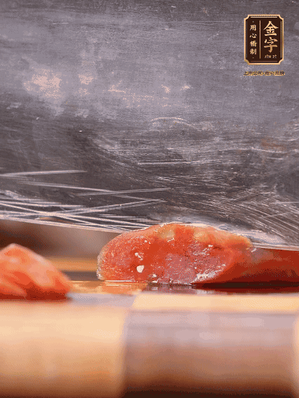 臘腸蒸熟，切片備用