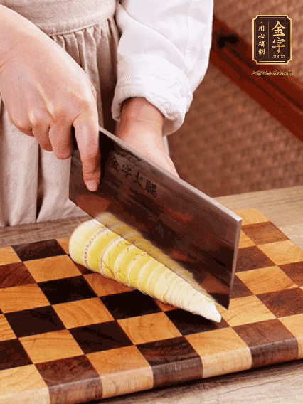 春筍切片，焯水1分鐘