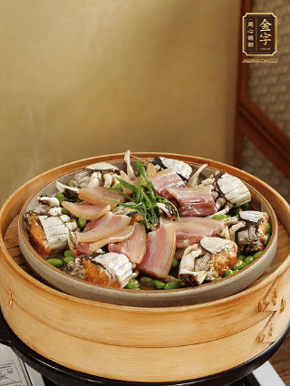 上鍋蒸15分鐘后，放蔥絲，潑熱油