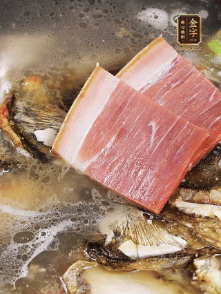 大火燒開，大火煮10~15分鐘。放入切好的豆腐，再煮5分鐘大火燒開，大火煮10~15分鐘。放入切好的豆腐，再煮5分鐘